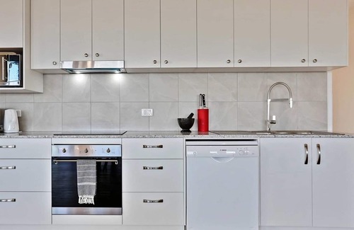 Pambula Beach House | Pambula Beach Seaview ~ stunning ocean views +12:00 pm check-out