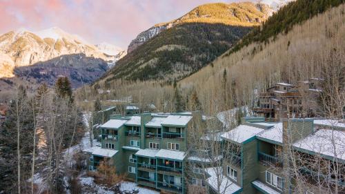 Telluride House | Pandora by AvantStay Modern Mountain Escape in Great Location @ Entrance of Bear Creek Trail