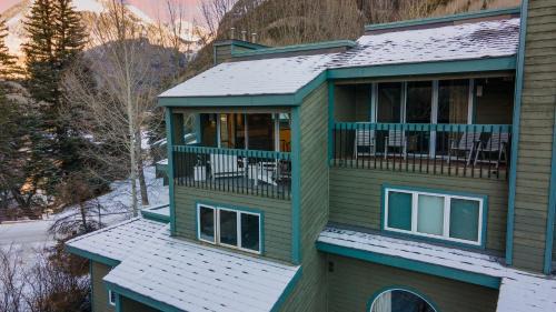 Telluride House | Pandora by AvantStay Modern Mountain Escape in Great Location @ Entrance of Bear Creek Trail