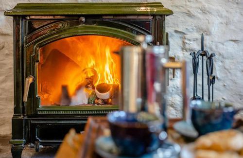 Dolgellau House | Pandy Farmhouse - Panoramic mountain views within Snowdonia's National Park - 4x4 Only