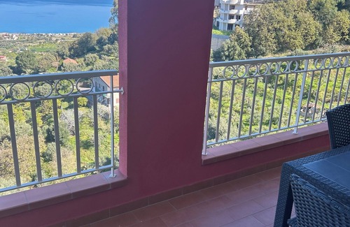 Brolo Apartment | Panorama d'oro