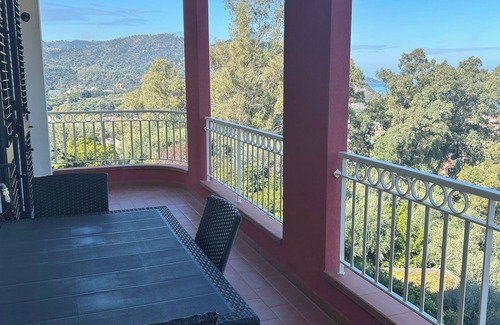 Brolo Apartment | Panorama d'oro