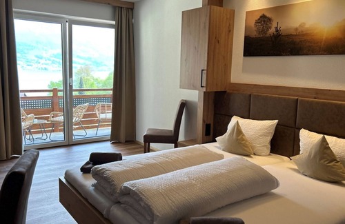 Nussdorf am Attersee Other | Panorama Suite with whirlpool tub for 2 persons - Gasthof Steinbichler - Most- und