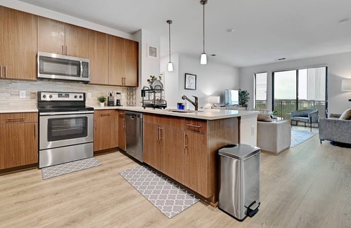 East Oak Hill Apartment | Panoramic 3BR/2BA Apt, 1G Wi-Fi, EV Charge