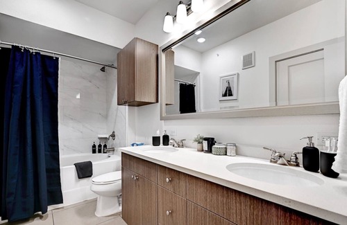 East Oak Hill Apartment | Panoramic 3BR/2BA Apt, 1G Wi-Fi, EV Charge