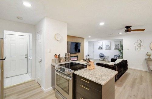 White Rock Hills House | Panoramic 4BR/3B Home with Pool, Grill, Sauna & Game Room