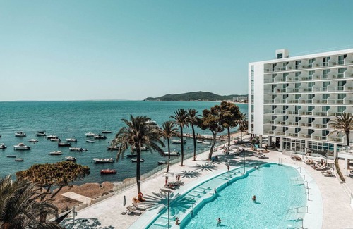 Figueretas Resort | Panoramic balcony views, double whirlpool bathtub in Life suite at Ibiza Twins