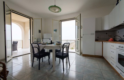 Donnalucata Apartment | Panoramic beach apartment with large terrace, sea view, quiet, WiFi, max. 5 pers