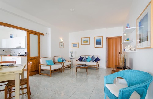 Donnalucata Apartment | Panoramic beach apartment with large terrace, sea view, quiet, WiFi, max. 5 pers