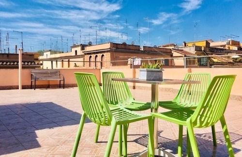 Quartiere XI Portuense Apartment | Panoramic Castle Apt Trastevere 10min to S Peter Historic Center Free parking