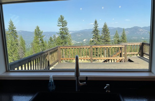 Libby House | Panoramic Mountain View Loft
