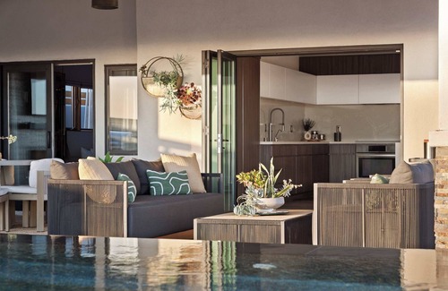 Bay Park House | Panoramic Ocean Sunset Views, Heated Pool & Spa, Best Location