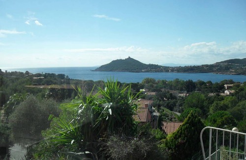 Saint-Raphael Villa | Panoramic ocean view at the foot of the Esterel Massif