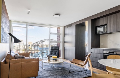 North Sydney Apartment | Panoramic Sydney Harbour Views from Luxury 1-Bedroom Apartment with Balcony