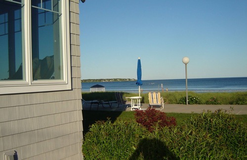 Scarborough Apartment | Panoramic Views & Crashing Waves