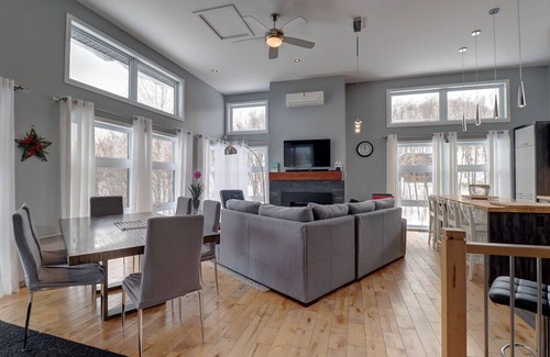 Austin Ski Chalet | Panoramic view of Magog - Spa - Archimede