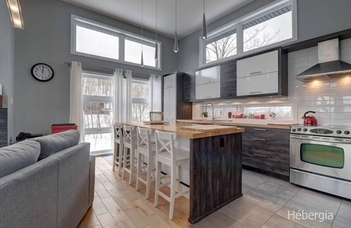 Austin Ski Chalet | Panoramic view of Magog - Spa - Archimede