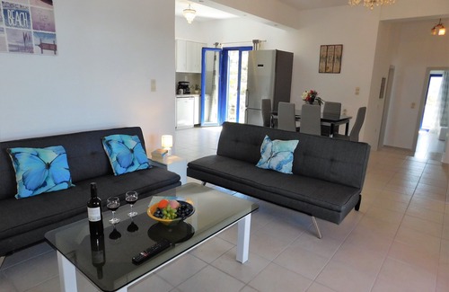 Plaka Villa | Panoramic views & a Private Pool. Walk to beach & tavernas in Almyrida or Plaka.