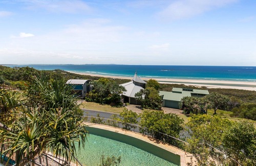 Point Lookout Apartment | Panoramic views from this beautiful unit set high on the hill overlooking.