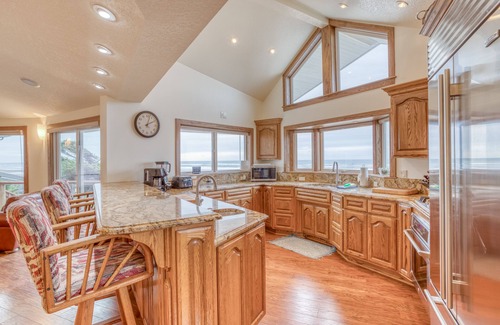 Waldport House | Panoramic Views from this Luxurious Oceanfront Home with Hot Tub and Wet Bar!