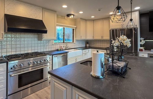 Miller Beach House | Panoramic views, Hot Tub, Sauna, Firepit, Sand Vball, Foosball, Dunes Nat'l Park