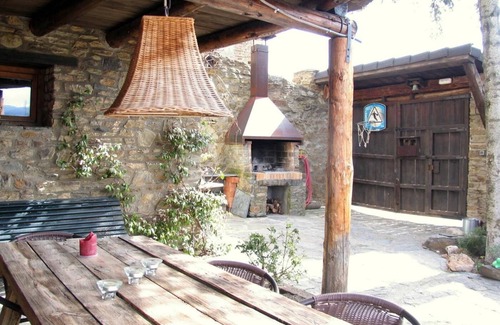 Calbinya Cottage | Panoramic views. In a small village in the Pyrenees. Private barbecue.