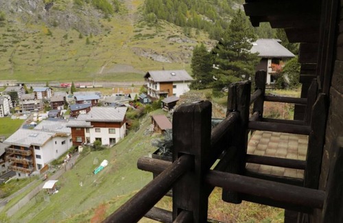 Zermatt Ski Chalet | Panoramic views of the Matterhorn from your Zermatt home