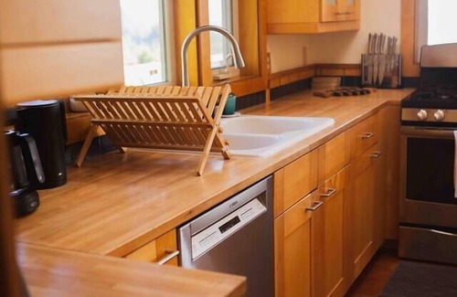 Lummi Island House | Panoramic Views of Islands/Sea!