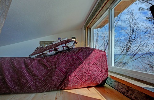 Homer Ski Chalet | Panoramic views, private sauna & deck with gas firepit, close to the city center