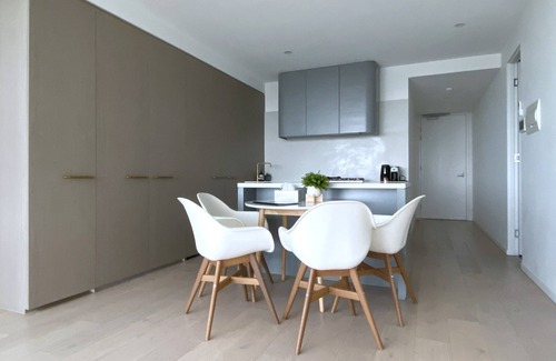Glen Waverley Apartment | Panoramic Views! Spacious 2 Bed, 2 Bath Luxury Apartment w/Free Parking