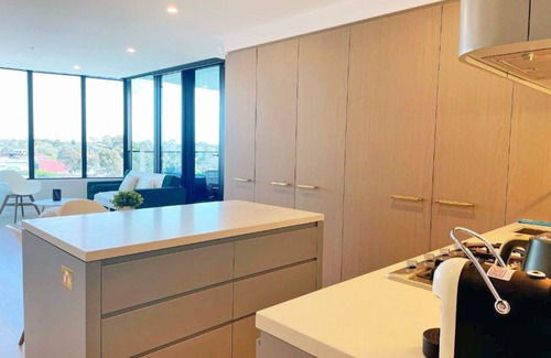 Glen Waverley Apartment | Panoramic Views! Spacious 2 Bed, 2 Bath Luxury Apartment w/Free Parking