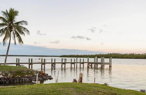 Goodland Apartment | Panoramic Waterfront View