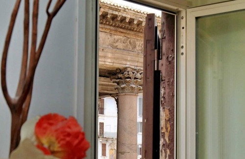 Rome City Centre Apartment | Pantheon view in the heart of Rome