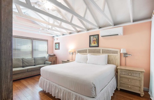 Old Town Apartment | Papa's Hideaway #2 - The Sun Also Rises