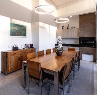 Boituva House | Paraíso em Boituva - chácara nova, moderna, 2100 m, em condomínio -10 PESSOAS