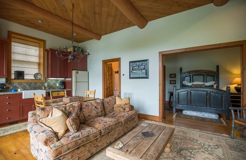 Lake Lure Hotel | Parabull's Point, Lake Lure, Luxury House with water slide