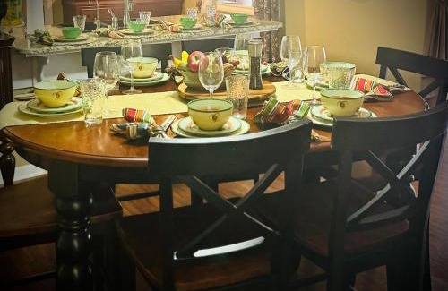 Port Malabar House | Paradise at Peaceful in Palm BayTiki Bar Pool Spa 4 Bedroom 2 Full Bathrooms 2 half Bathrooms