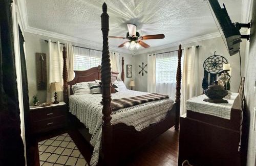 Port Malabar House | Paradise at Peaceful in Palm BayTiki Bar Pool Spa 4 Bedroom 2 Full Bathrooms 2 half Bathrooms