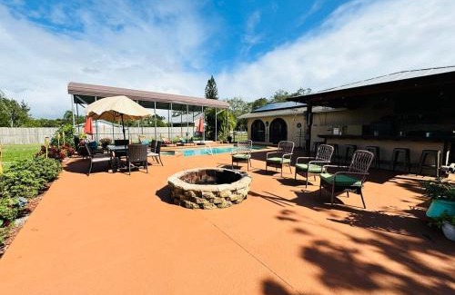 Port Malabar House | Paradise at Peaceful in Palm BayTiki Bar Pool Spa 4 Bedroom 2 Full Bathrooms 2 half Bathrooms