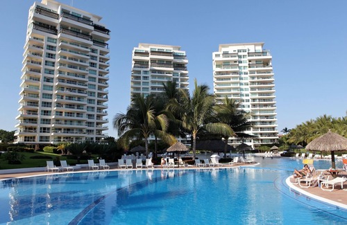 Marina Vallarta Condo | Paradise at Shangrila, Beachfront