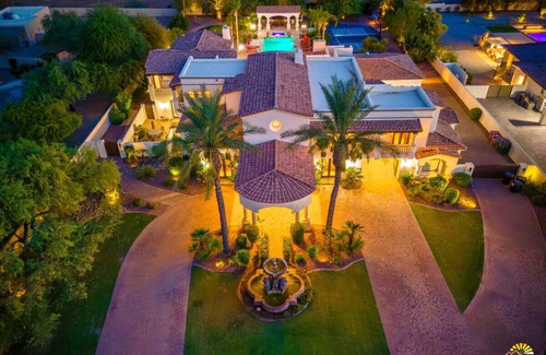 Mary Katherine Estates Ski Chalet | Paradise Castle in AZ+PickleballCourt+Putting Green+Heated Pool & Spa+Has It All