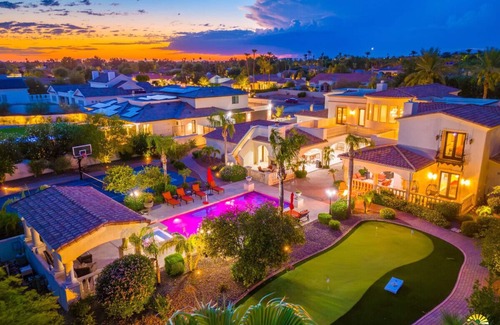 Mary Katherine Estates Ski Chalet | Paradise Castle in AZ+PickleballCourt+Putting Green+Heated Pool & Spa+Has It All