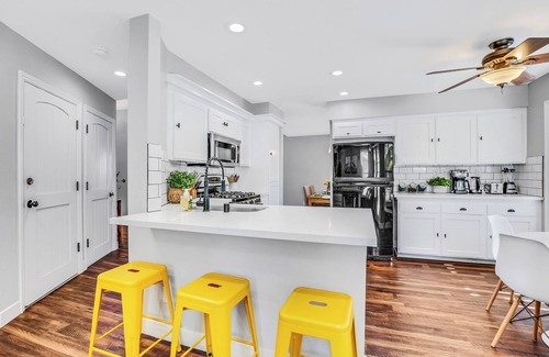 Castaic House | Paradise Getaway near Six Flags with Pool and BBQ!