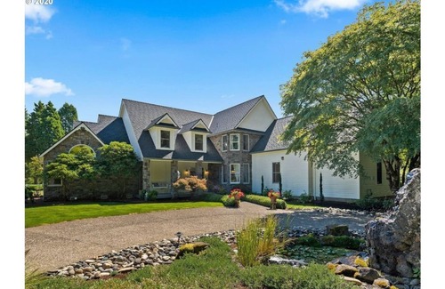 Sandy House | Paradise in Sandy, breathtaking views of Mt. Hood