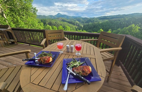 Ashe County Cabin | Paradise in the Mountains! Charming 3-bedroom cabin with amazing views!