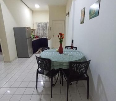 Bagan Pinang Apartment | Paradise Lagoon Apartment PD