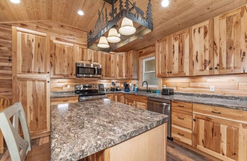 Phelps Cabin | Paradise McPartlin's Resort Cabin 4
