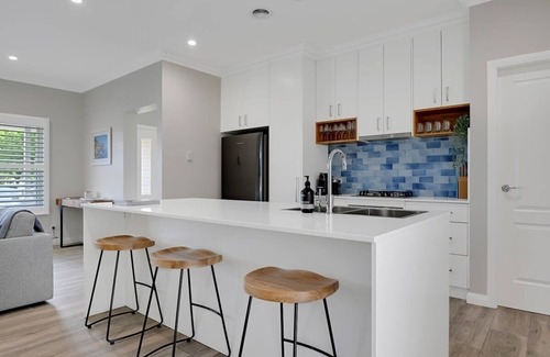 Orange House | Paradise on Prince - Sleek & Stylish, Pets Allowed