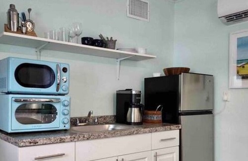Altamont Manor Condo | Paradise Palms Studio Historic Downtown Fort Myers
