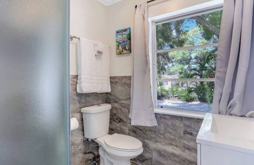 Altamont Manor Condo | Paradise Palms Studio Historic Downtown Fort Myers